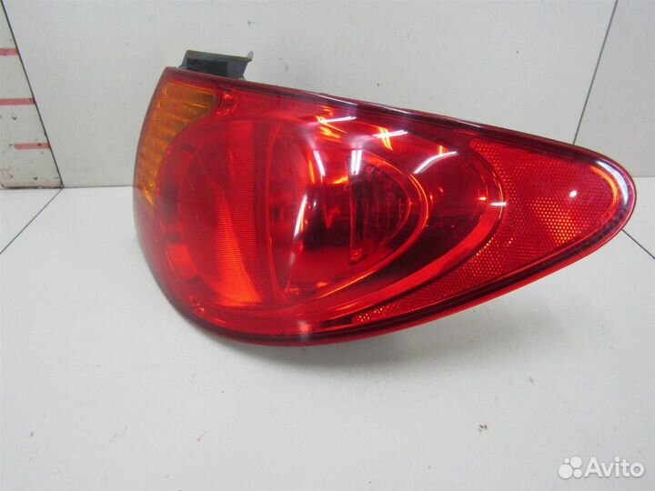 Фонарь задний наружный правый Hyundai Elantra 200