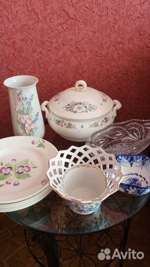 Конфетницы, ваза, супница, тарелки с нюансами