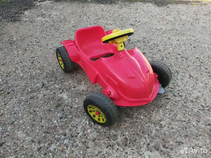 Машинка педальная детская