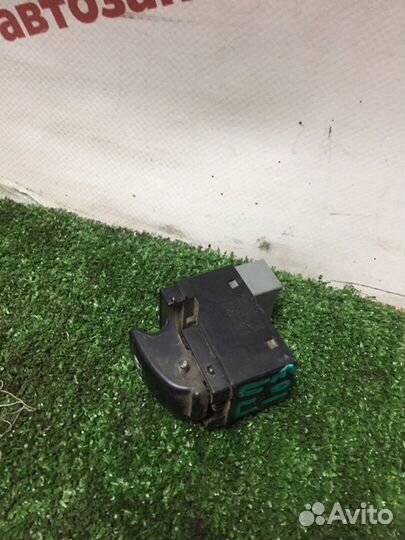 Кнопка стеклоподъемника передняя правая Chevrolet