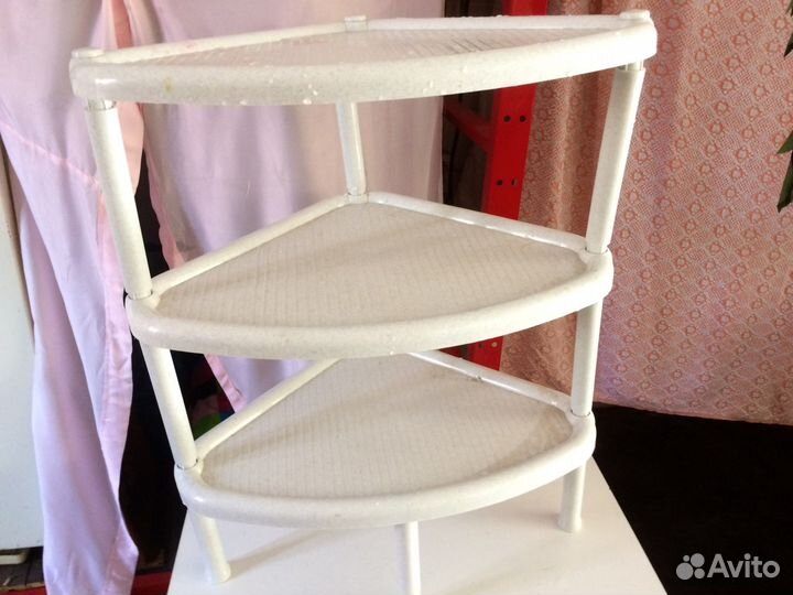 Продаю полочку пластиковую