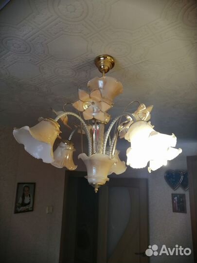 Продаю люстру
