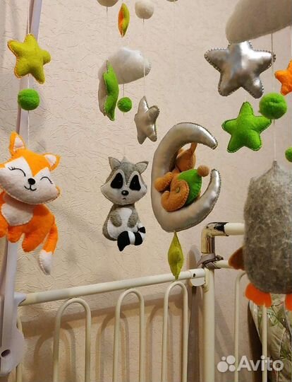 Мобиль на кроватку из фетра