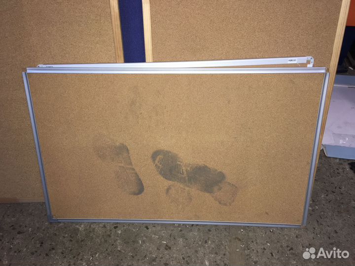 Пробковая доска 90х60 см