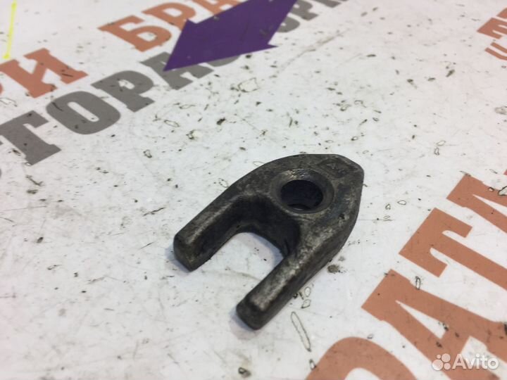 Рено Трафик кронштейн форсунки