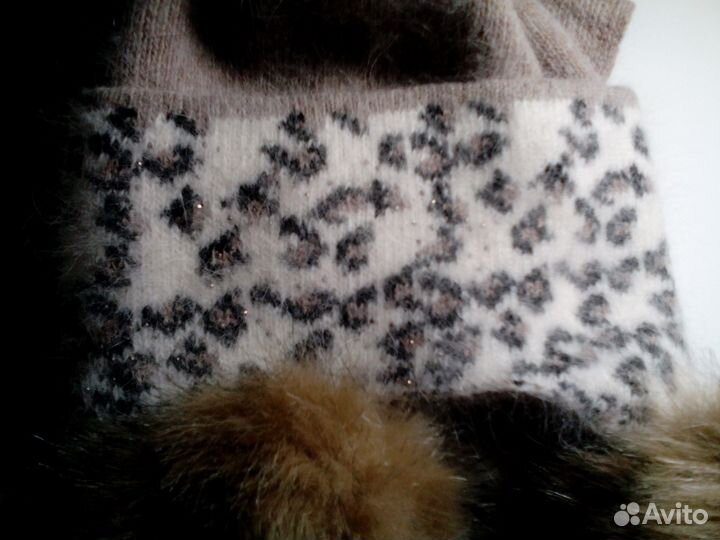 Тёплая,отличного качества шапка и шарф.Новая