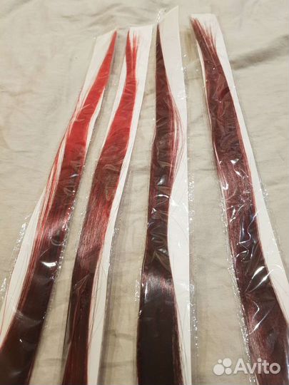 Цветные красные пряди на заколках