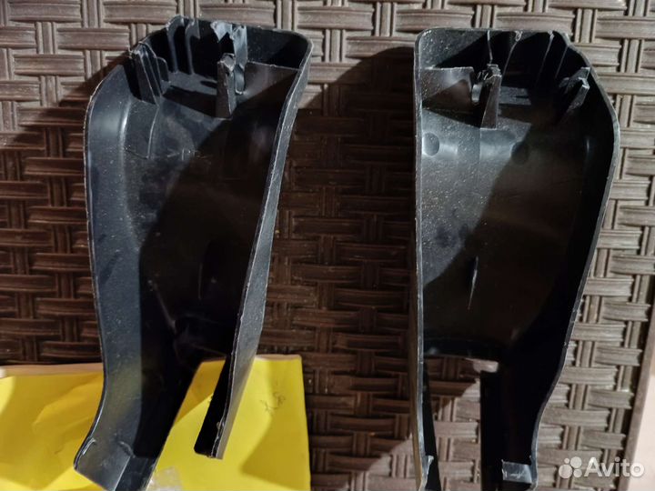 Заглушки направляющих сидения MMC Outlander