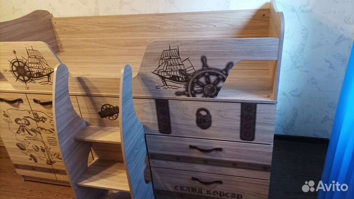 Кровать-чердак со столом (матрас прилагается)