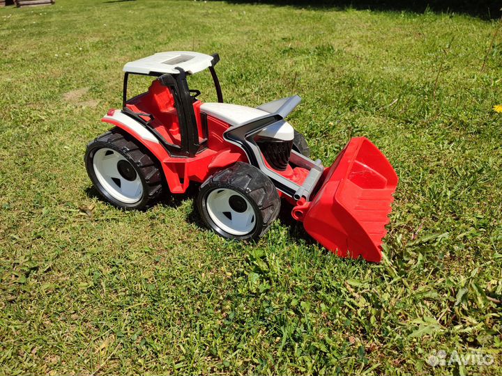 Трактор / игрушки