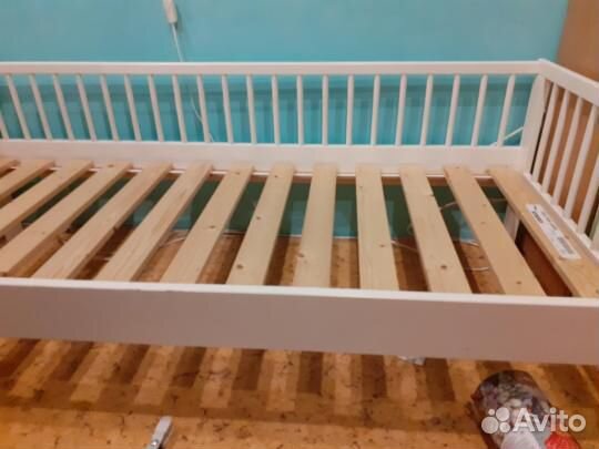 Продам кровать с матрасом и наматрасником