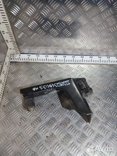 Кронштейн радиатора Mercedes-Benz A9405040740