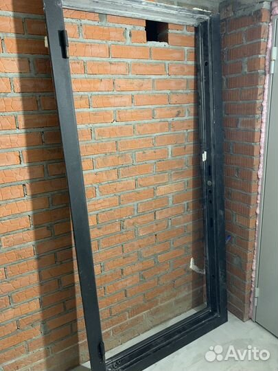 Дверь входная металлическая от застройщика