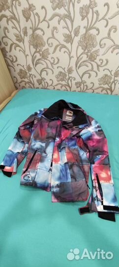 Горнолыжный костюм Quiksilver и свитшот