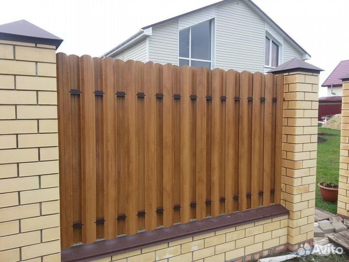 Забор из евроштакетника