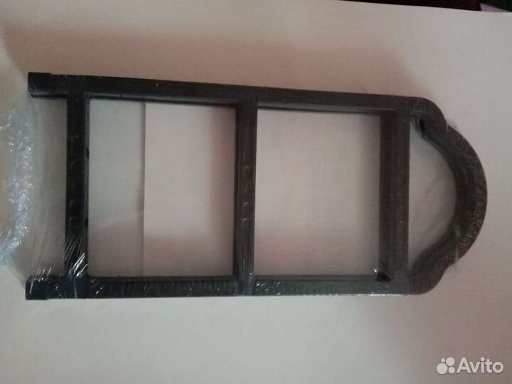 Полка пластик новая, кольца для карниза, швабра