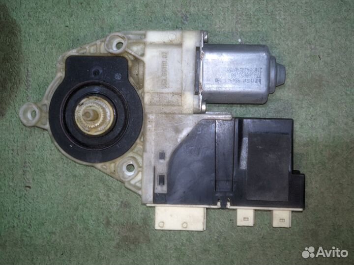 Моторчик стеклоподъемника передний Citroen С4