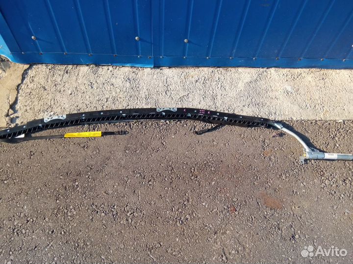 Шторка безопасности правая для Мерседес W203