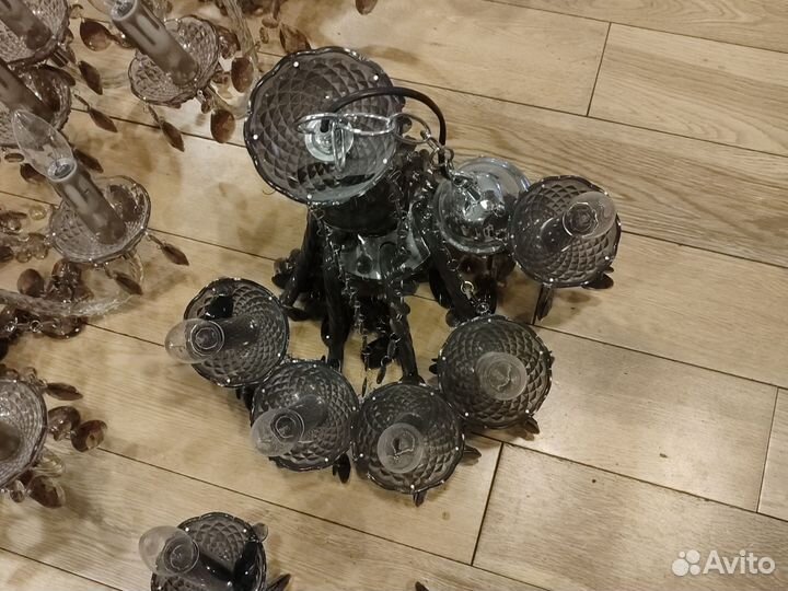 Люстры современные