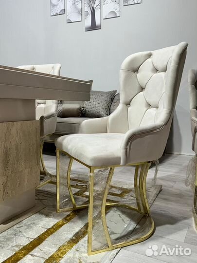 Стол и стулья