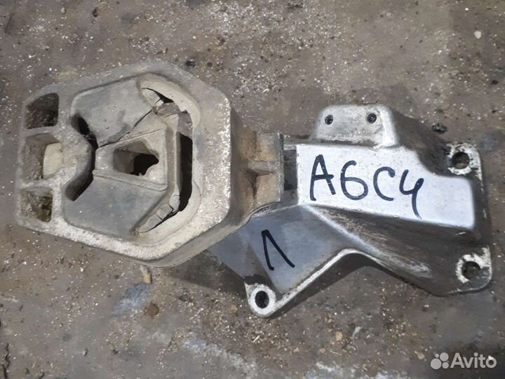 Левый кронштейн АКПП ауди а6 с4