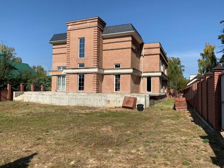 Коттедж 574 м² на участке 13 сот.