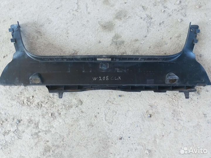 Накладка задней стенки багаж.отделения Mercedes