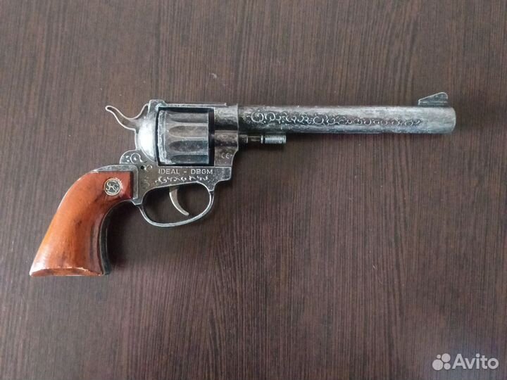 Железный не настоящий пистолет