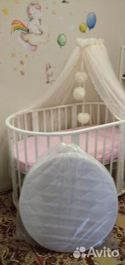 Детская кроватка с продольным маятником