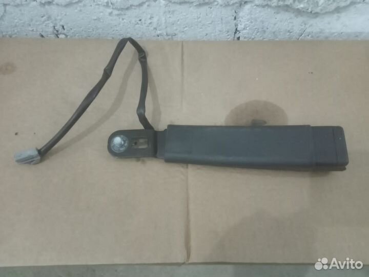 Фиксатор ремня безопасност jeep grand Cherokeewk2