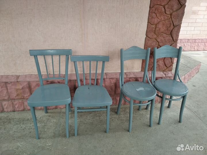 Стол и стулья