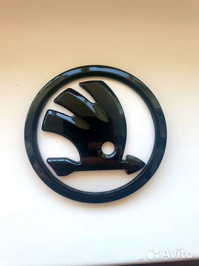 Эмблема skoda