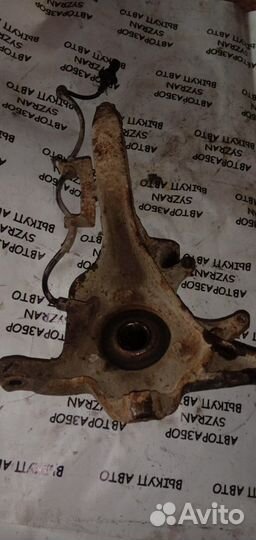 Кулак поворотный левый Dodge Stratus