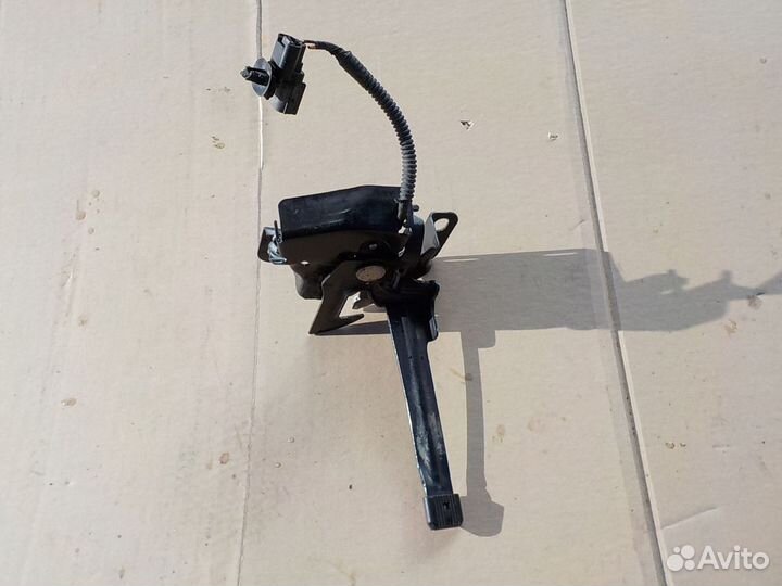 Замок капота Honda Civic 4D 2006-2012