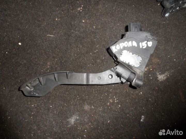 Педаль газа Toyota Corolla 150