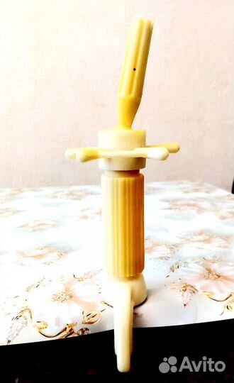 Штатив для учебной головы в парикмахерской