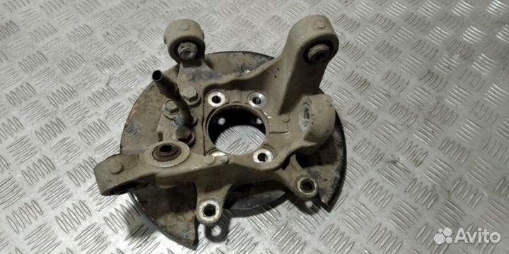 Кулак задний левый Nissan Teana j32