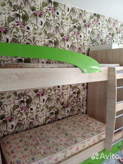 Кровать двухьярусная