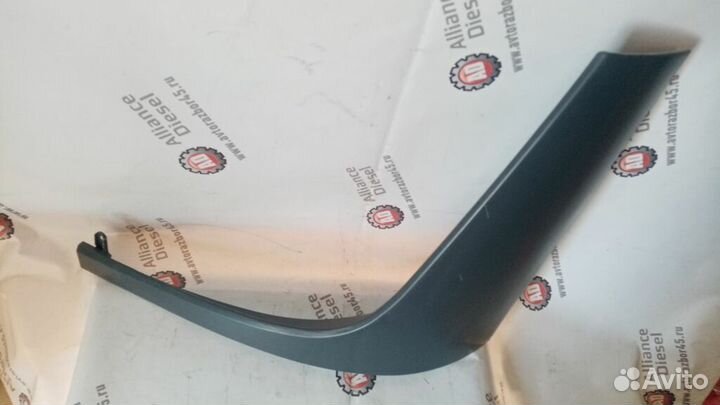 Накладка бампера фары нижняя часть ресничка лев. M