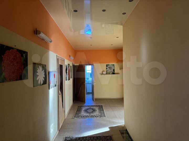 Коттедж 400 м² на участке 10 сот.