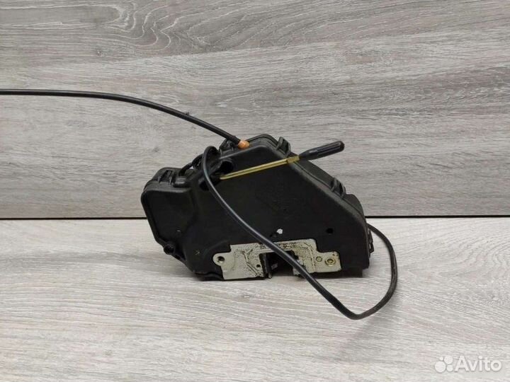 Замок двери Mercedes C W203