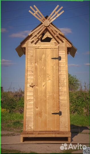 Уличный туалет деревянный HME561