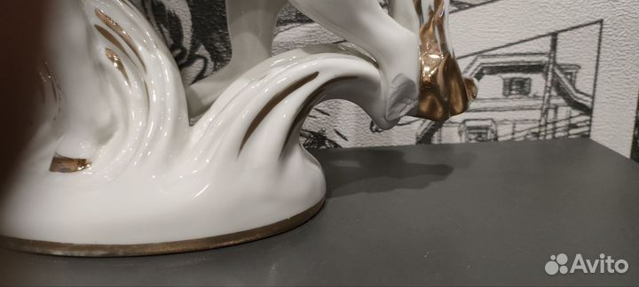 Фарфоровые статуэтки конь-огонь