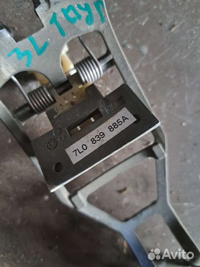 Кронштейн ручки задний левый на Volkswagen Touareg