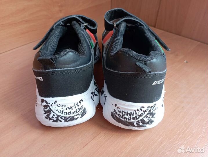 Кроссовки новые детские 28 29 размер