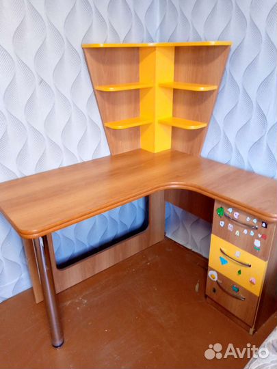 Компьютерный стол