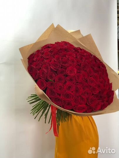 101 роза ред наоми