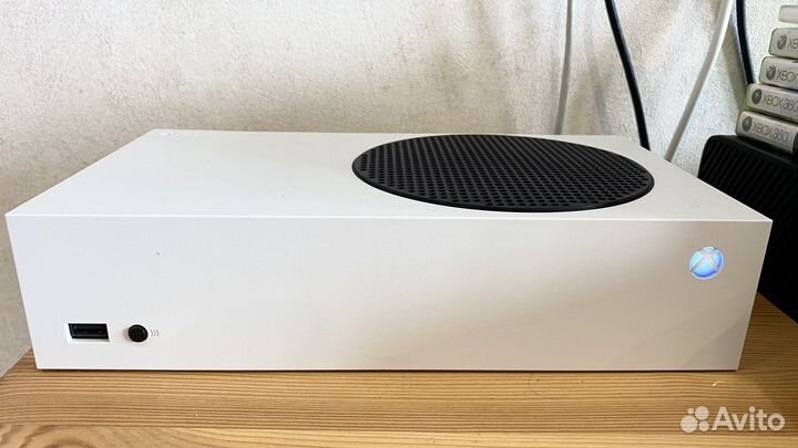 Xbox Series S Ростест 2 геймпада