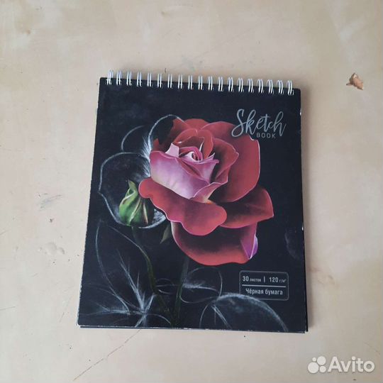 Скетчбук с чёрными страницами