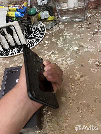 Телефон iPhone 8 plus